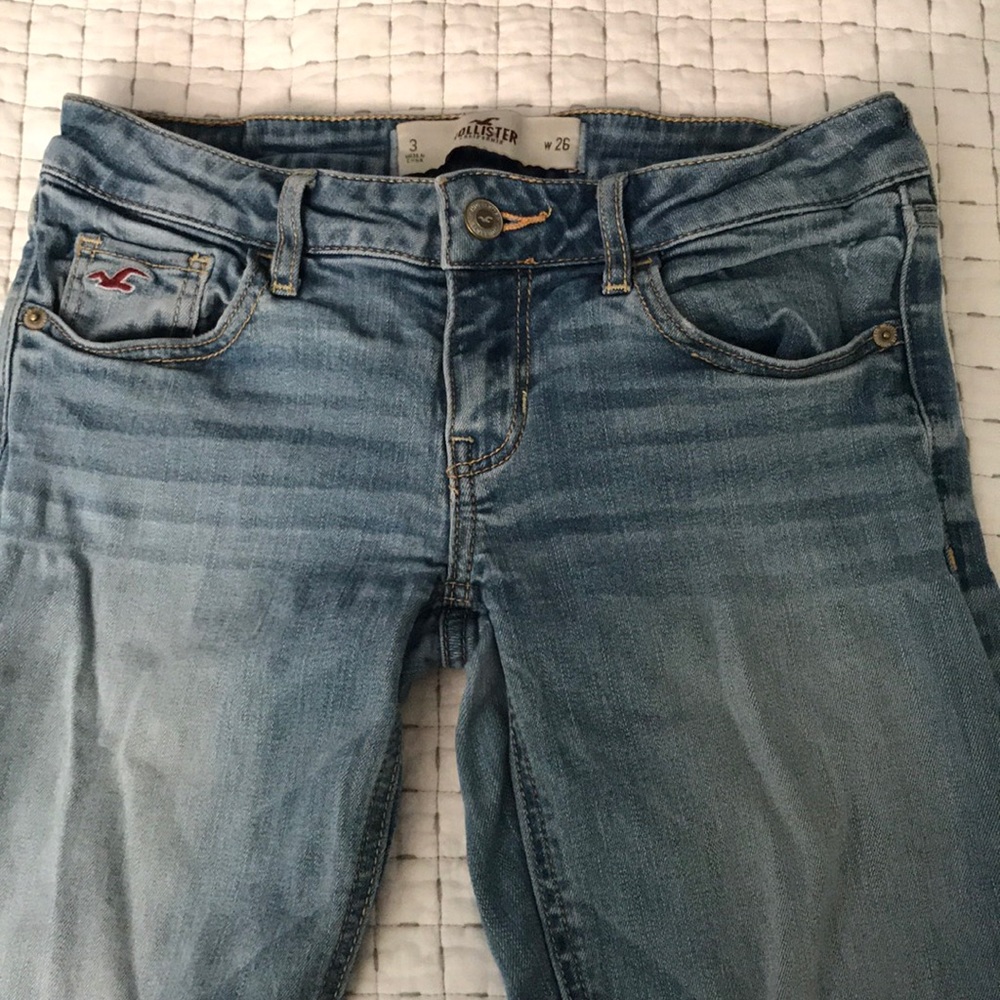 SOLD Hollister Light Wash Skinny Jeans - Picture 3 of 4